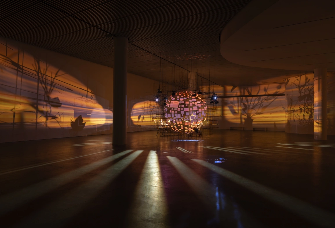 Sarah Sze, Metronome, 2023 Installation. ARoS Aarhus Kunstmuseum 2024. © Sarah Sze. Photography by Andrea Rosetti.