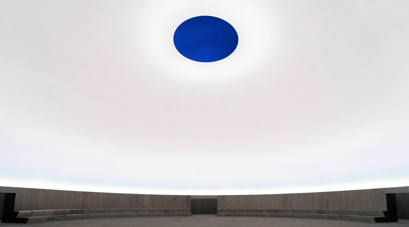 As Seen Below – The Dome, a Skyspace by James Turrell. Foto: Mads Smidstrup ©ARoS, 2025. Taget i forbindelse med James Turrells besøg i As Seen Below, juni 2025.