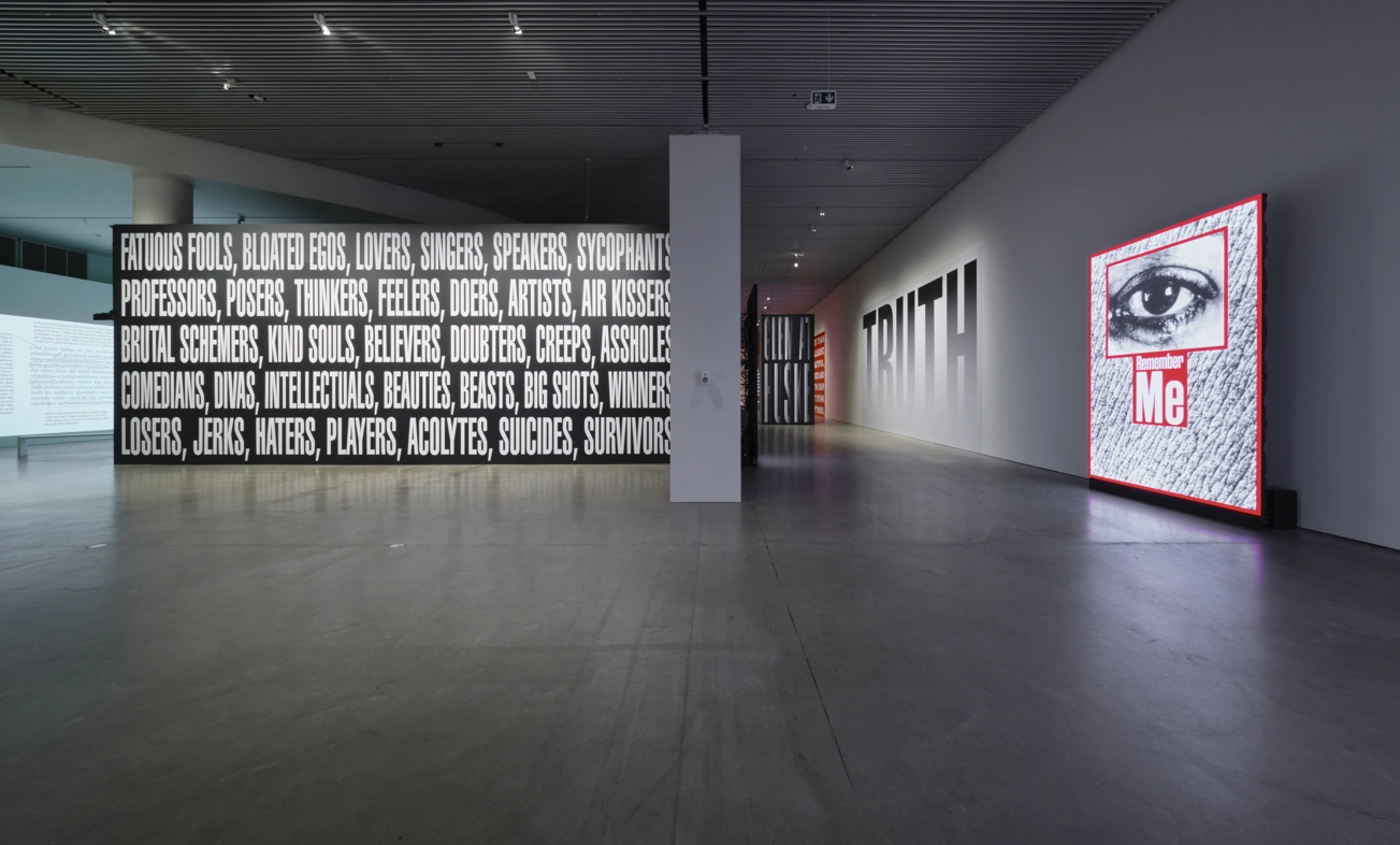 Barbara Kruger – No Comment, ARoS 2024. Installationsphoto: Anders Sune Berg © ARoS 2024