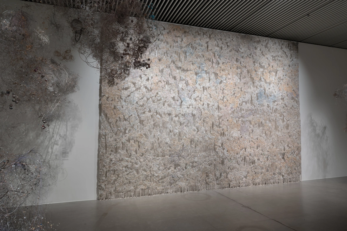 Igshaan Adams – Weerhoud , ARoS 2025. Installationsphoto: Jens Henrik Daugaard © ARoS 2025